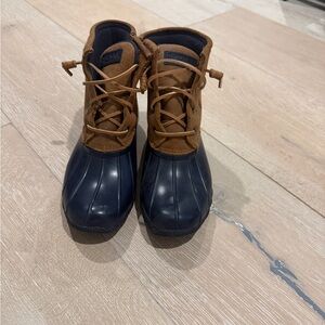 Sperry Women's Dark Blue and Tan Winter Boots